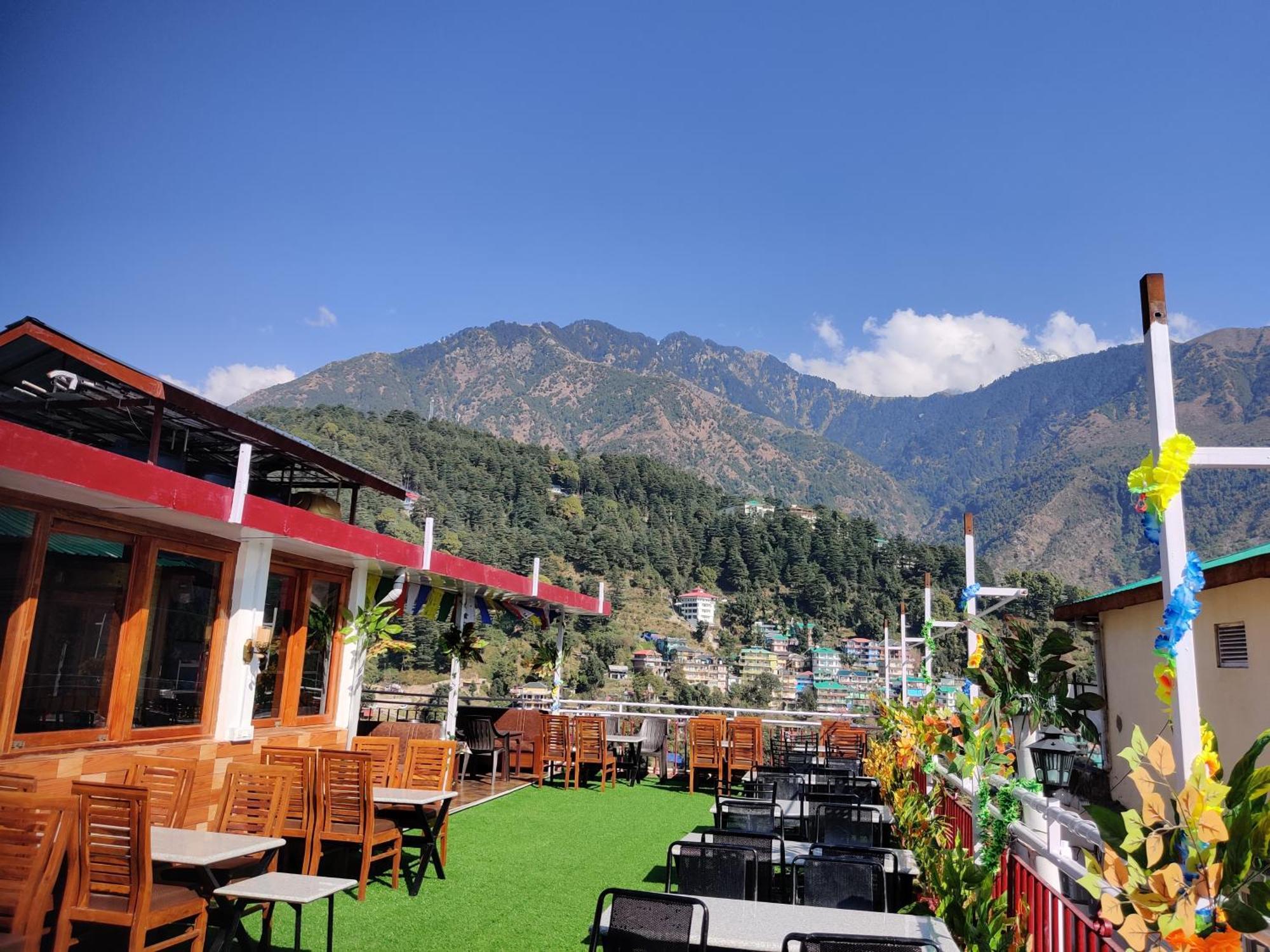 Hotel Akash - Luxury Hotel In Mcleodganj МакЛеод Ганж Екстериор снимка