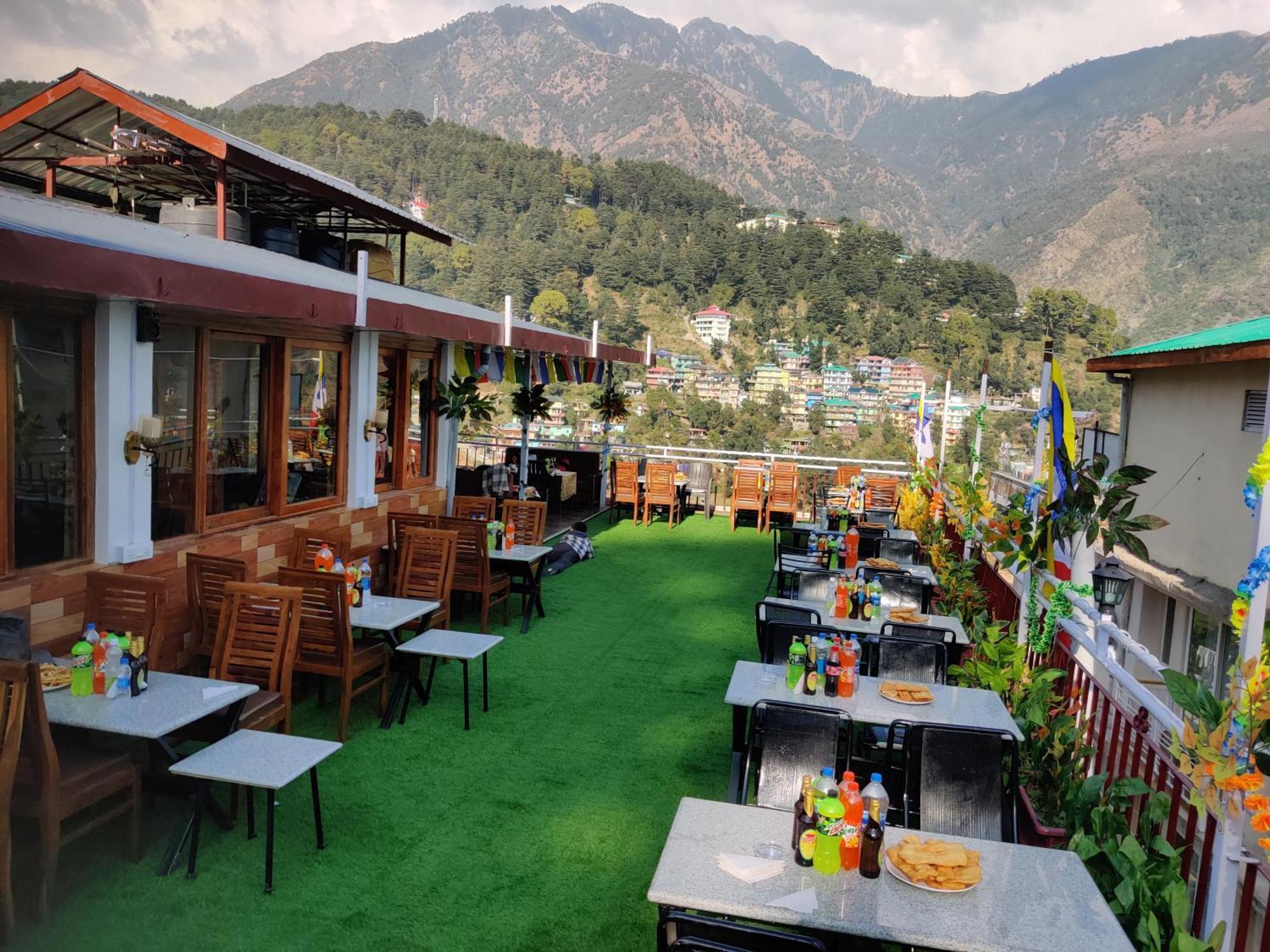 Hotel Akash - Luxury Hotel In Mcleodganj МакЛеод Ганж Екстериор снимка
