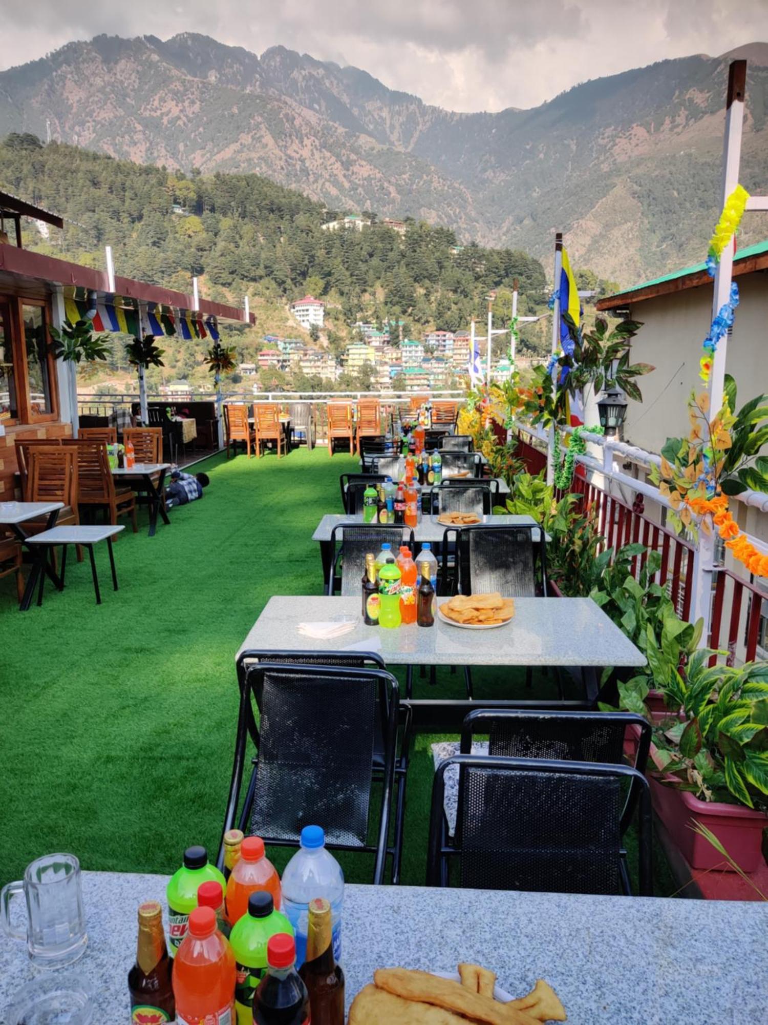 Hotel Akash - Luxury Hotel In Mcleodganj МакЛеод Ганж Екстериор снимка