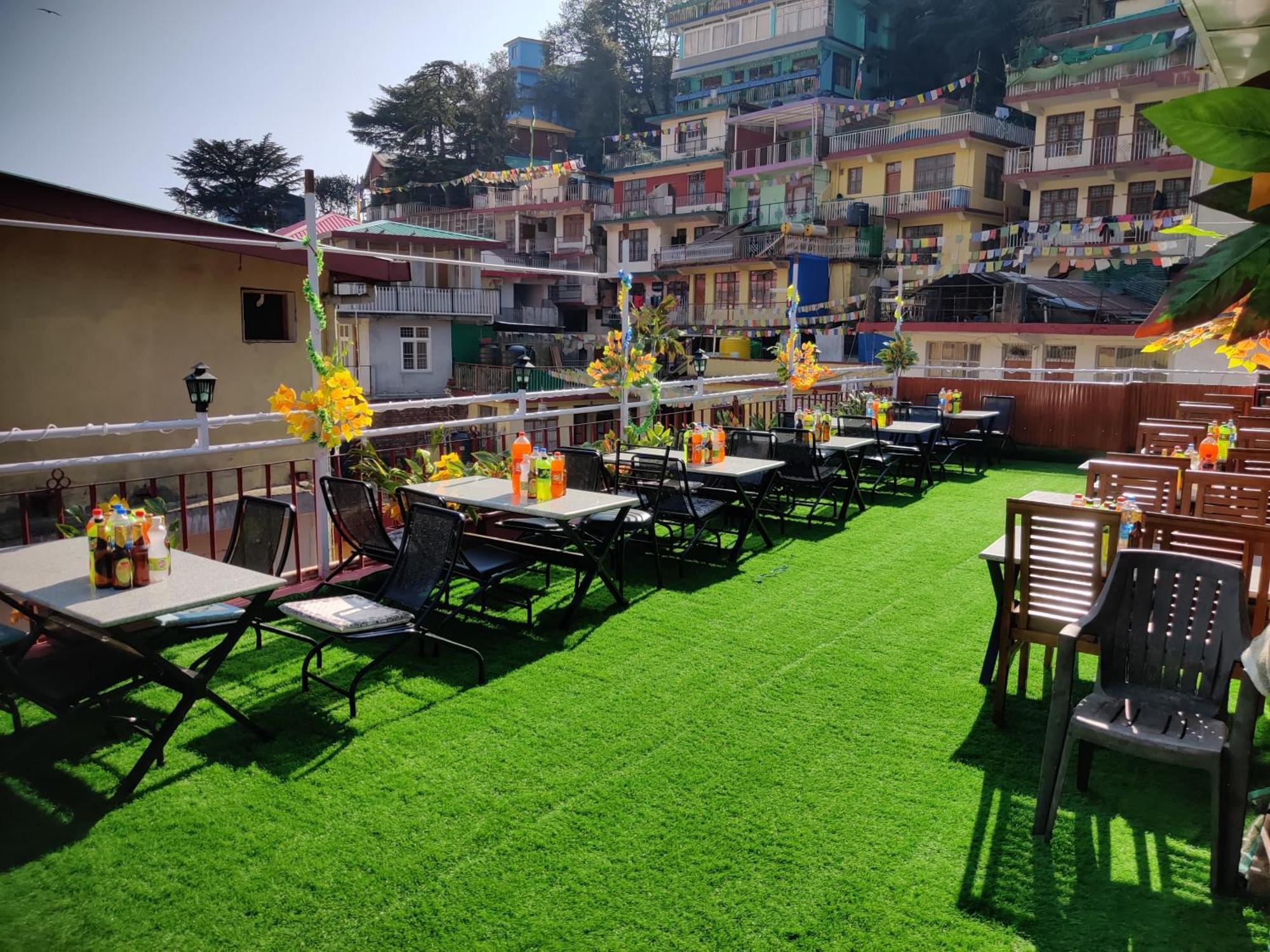 Hotel Akash - Luxury Hotel In Mcleodganj МакЛеод Ганж Екстериор снимка