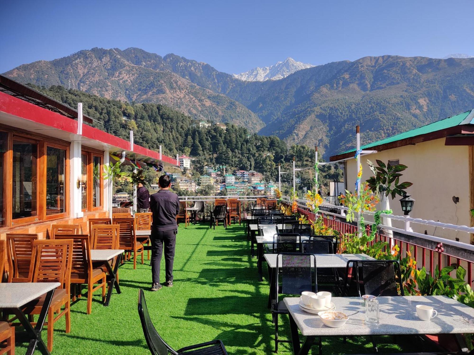 Hotel Akash - Luxury Hotel In Mcleodganj МакЛеод Ганж Екстериор снимка